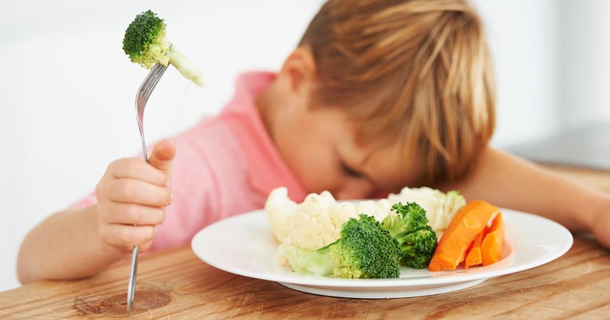 Comment aider votre enfant à bien manger à la cantine