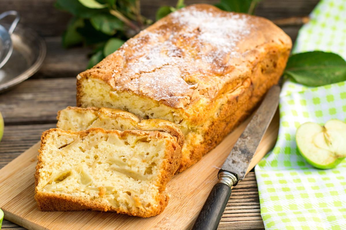 Le cake aux pommes de Cyril Lignac : croustillant à l'extérieur, moelleux à l'intérieur