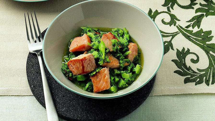 Savourez de délicieuses bouchées de saumon aux brocolis et pignons de pin