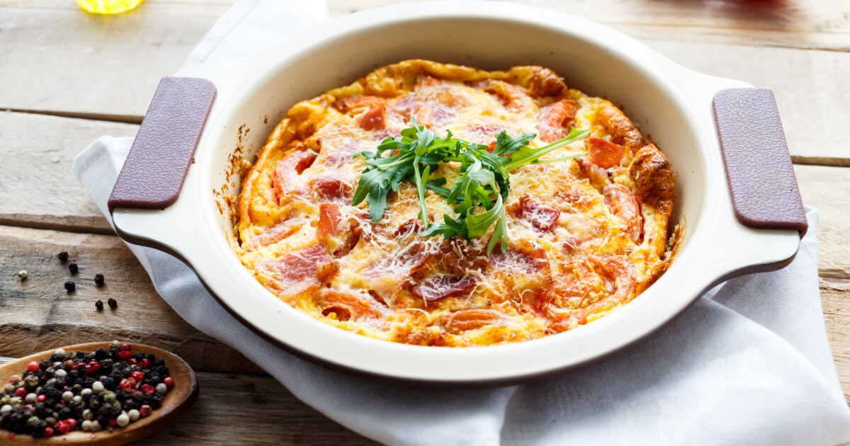 Transformez votre vieux pain en un gâteau gourmand au bacon