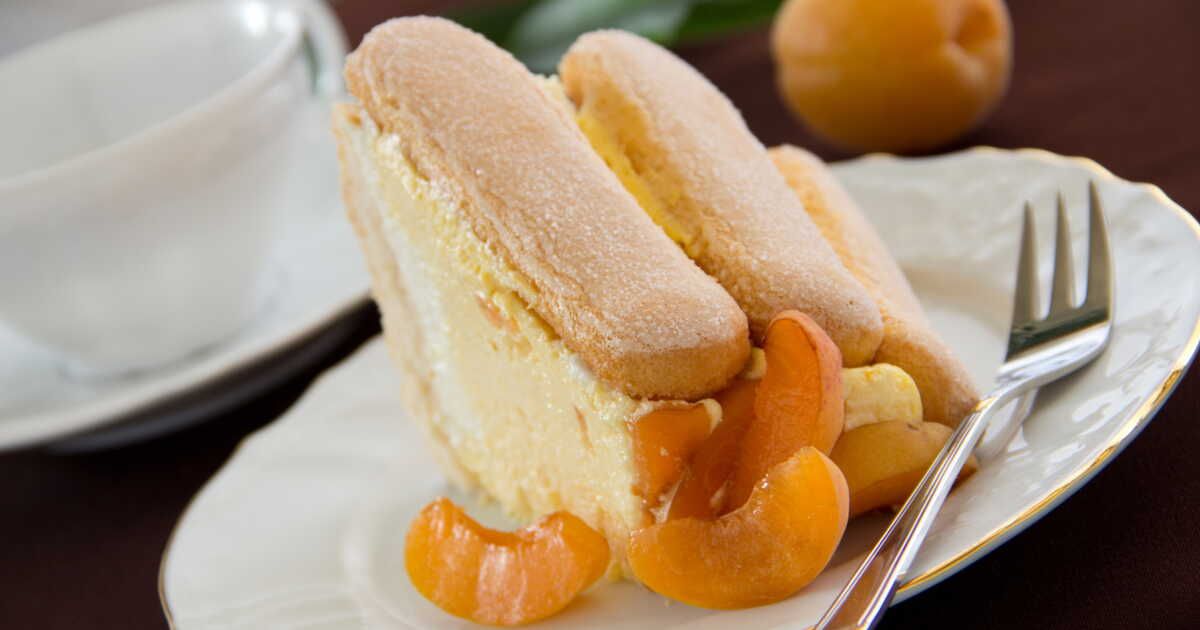 Le secret d'une charlotte aux pêches rapide et délicieuse