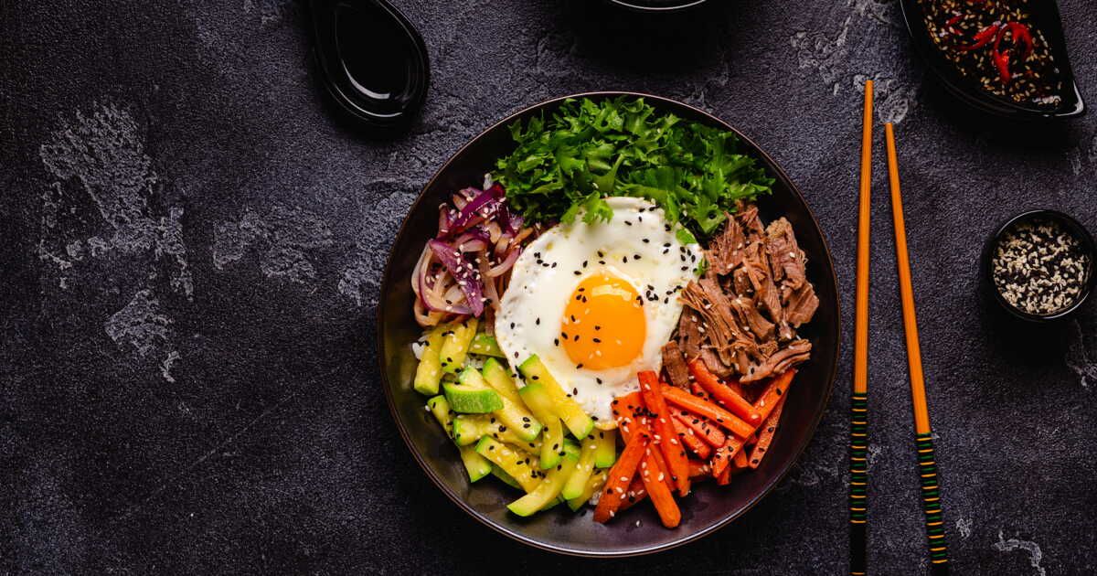 Un bibimbap coréen facile à réaliser avec un cuiseur à riz