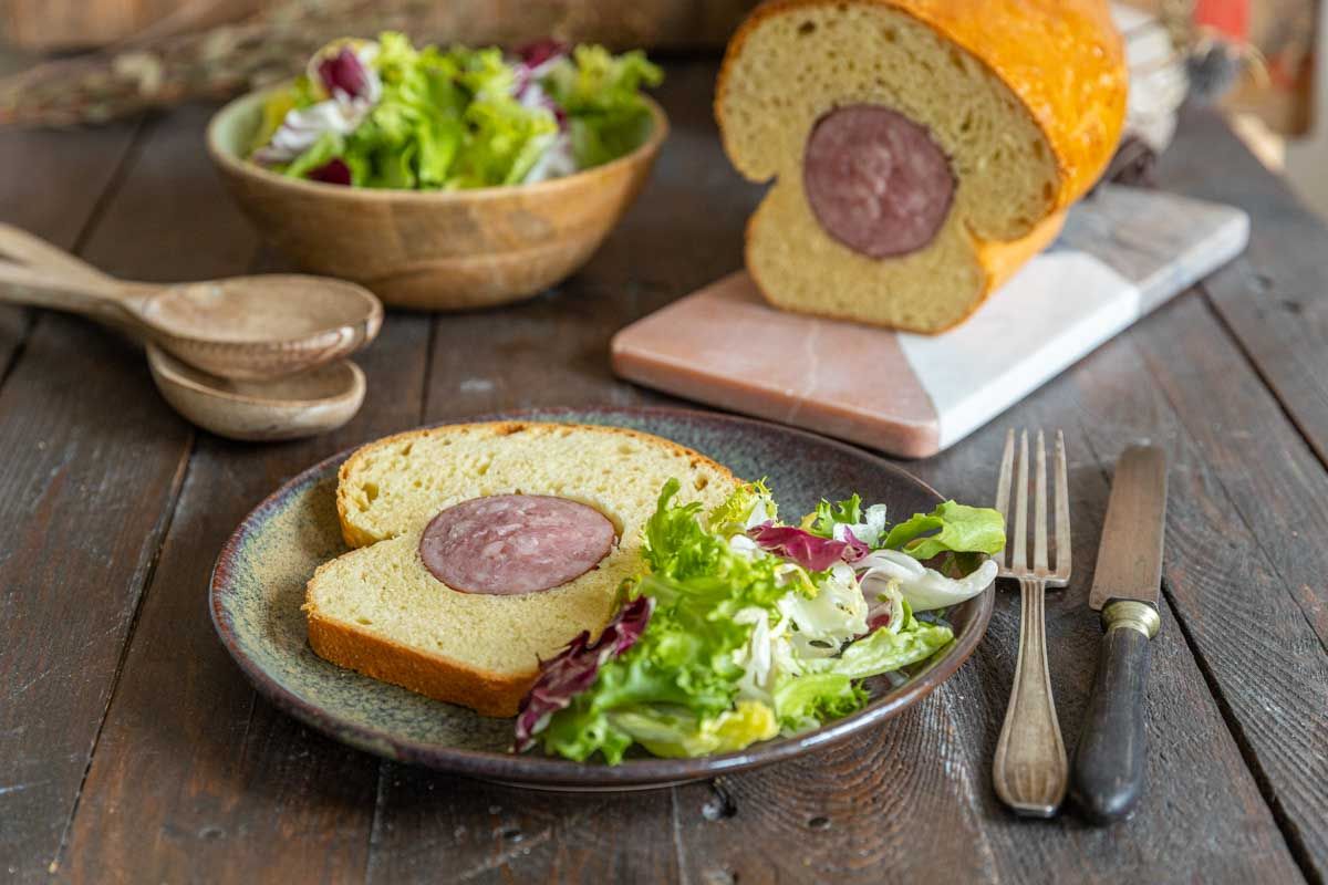 retour en douceur avec un saucisson brioché à la saucisse de morteau