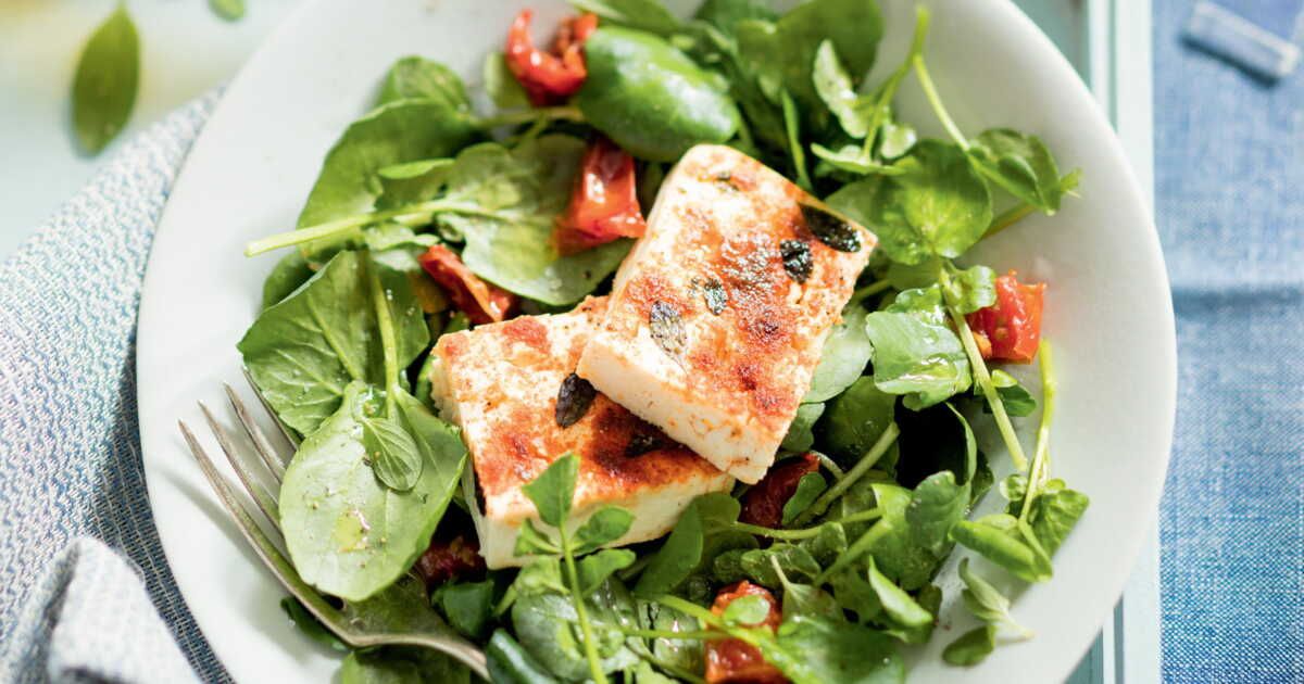 Savourez une salade de cresson et feta dorée : un délice frais et croquant