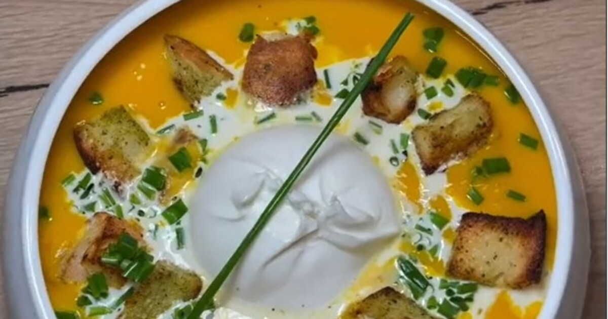 Un velouté de potimarron à la burrata crémeuse pour réchauffer vos soirées d'hiver