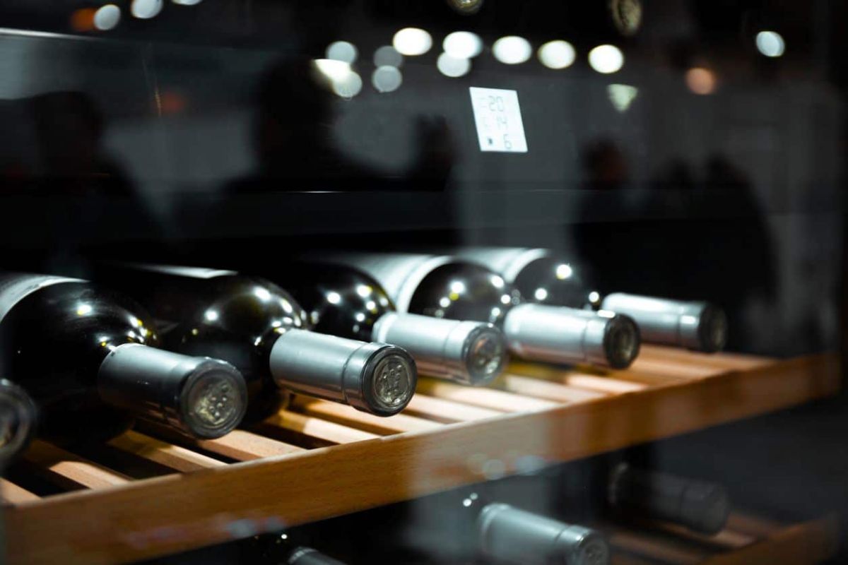 Comment conserver votre vin sans cave : 5 conseils pratiques