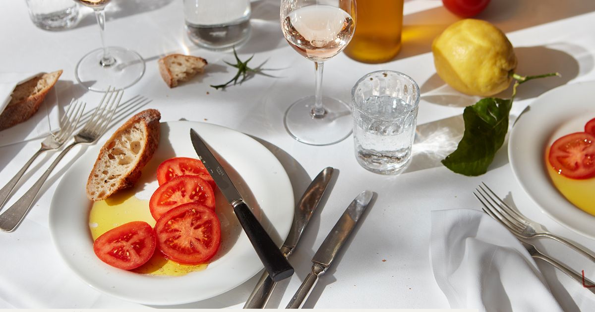 La tomate crue qui fait le buzz : une Américaine suscite l'indignation sur Internet