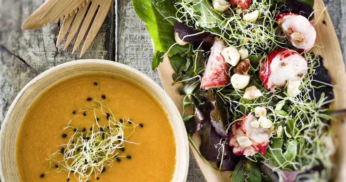 Salade de homard croquante aux noisettes