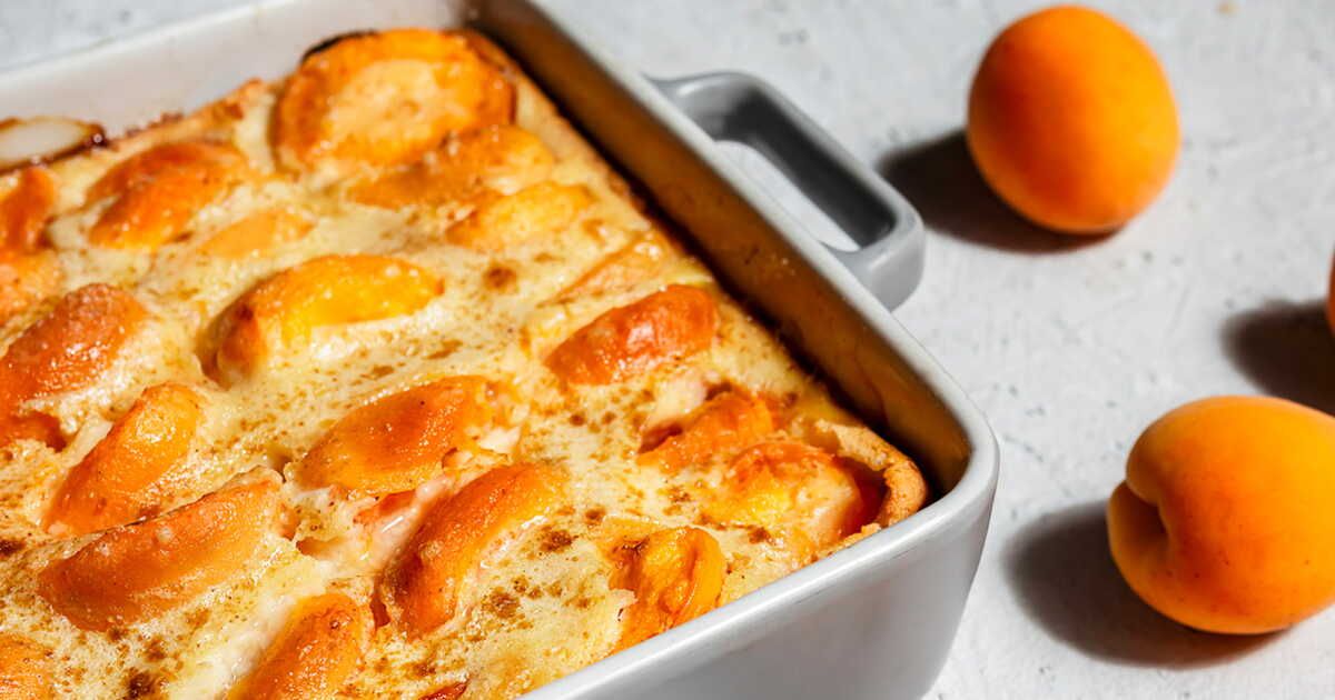 Découvrez le clafoutis aux abricots, une douceur estivale signée Julie Andrieu