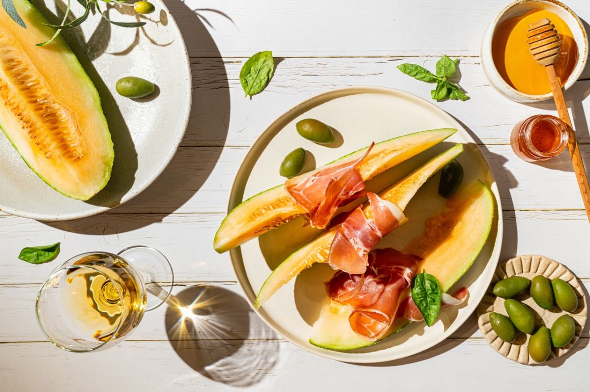 Découvrez les fruits les moins sucrés à savourer durant les chaudes journées d'été