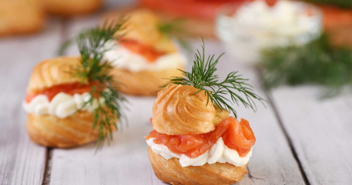 Des bouchées festives pour vos apéros de fin d'année : mini-choux au saumon fumé