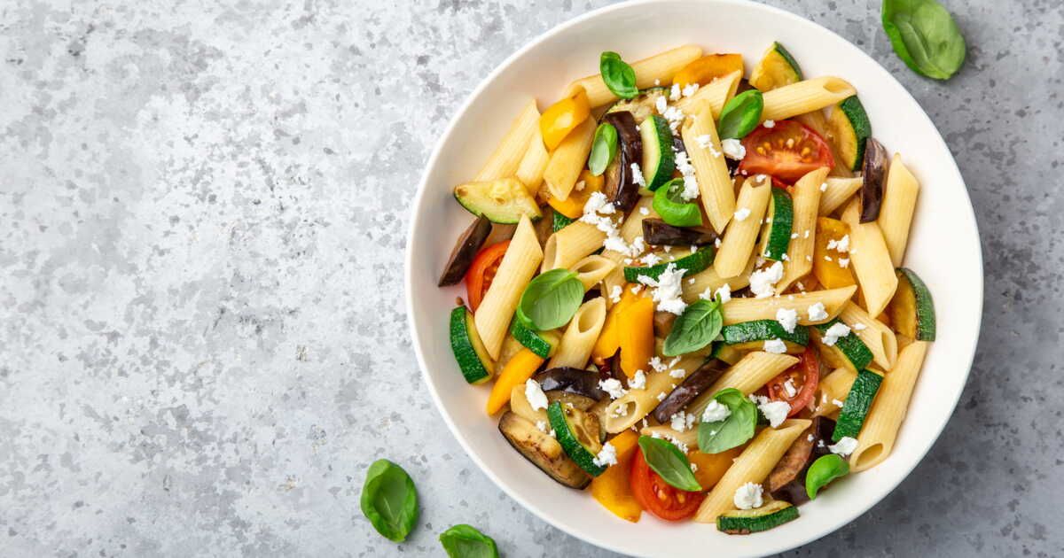 Salade de pâtes aux légumes grillés : un plat frais à emporter partout