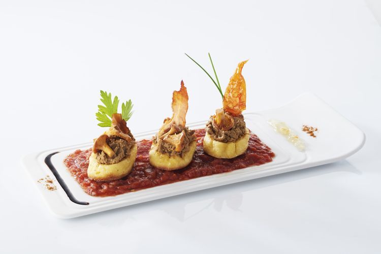 Un délice raffiné : quenelles nature Saint Jean à la mousse de foie