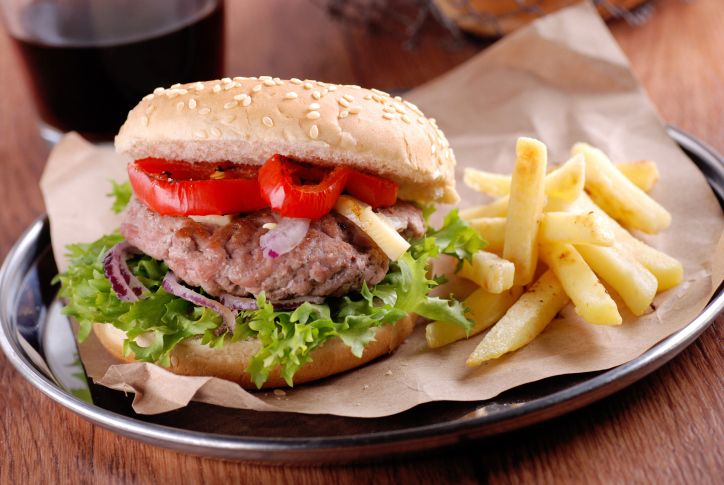 Un hamburger ultra-épicé provoque l'hospitalisation de cinq clients en Angleterre