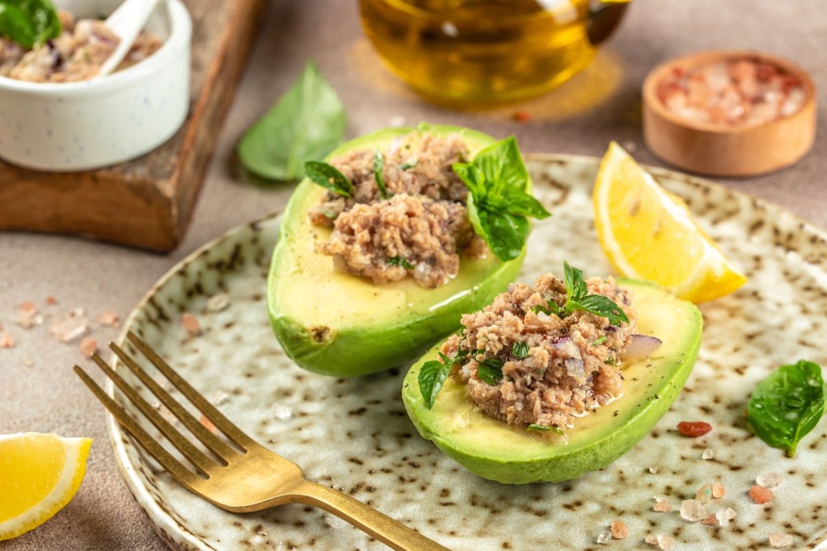 manger un avocat brun : ce qu'il faut savoir avant de le jeter