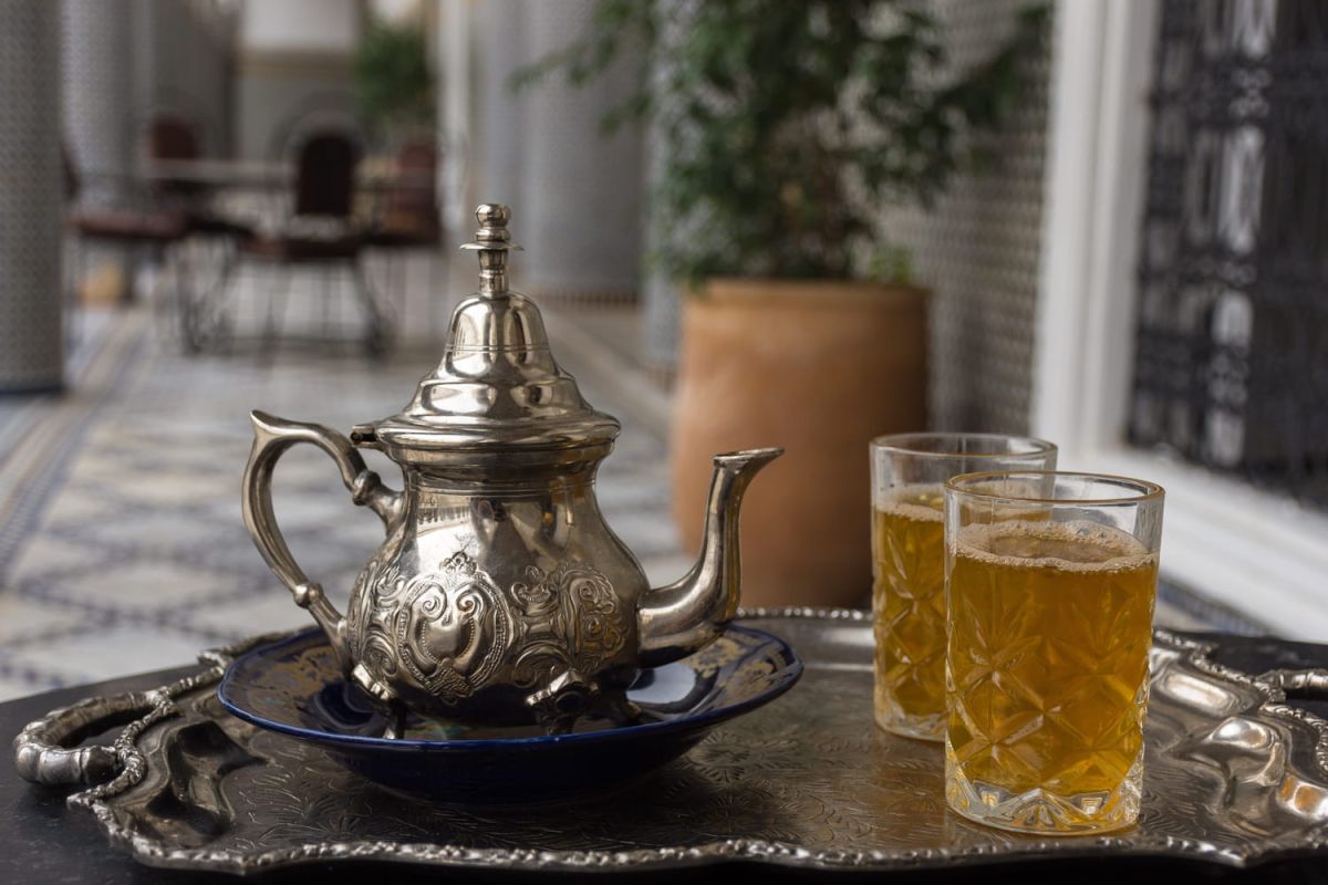 Découvrez l'art du thé à la menthe marocain