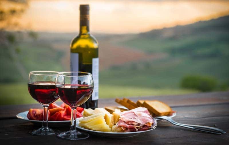 Les secrets des accords mets et vins : une symphonie à chaque bouchée