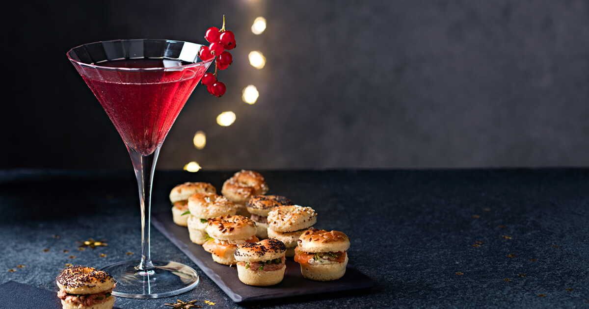 L'art de savourer : mini-bagels et cosmopolitan, un duo audacieux