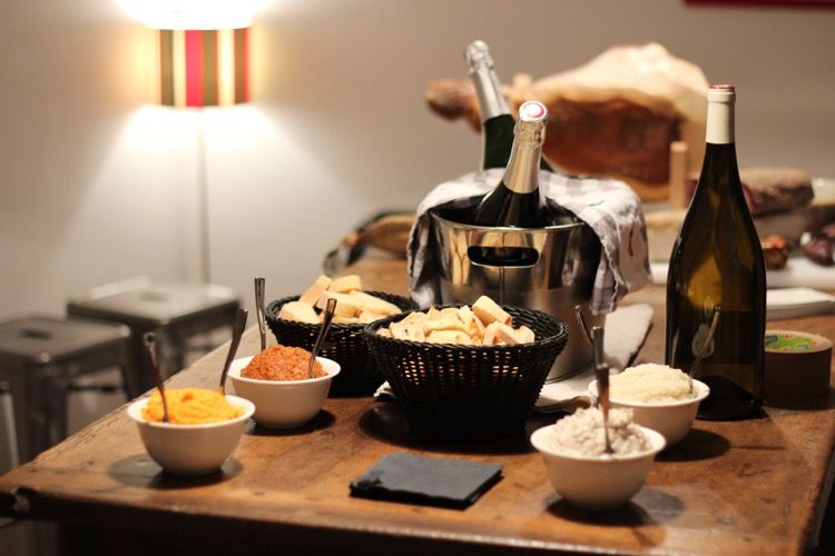 Découvrez l'apéro à Toulouse avec un comptoir savoureux