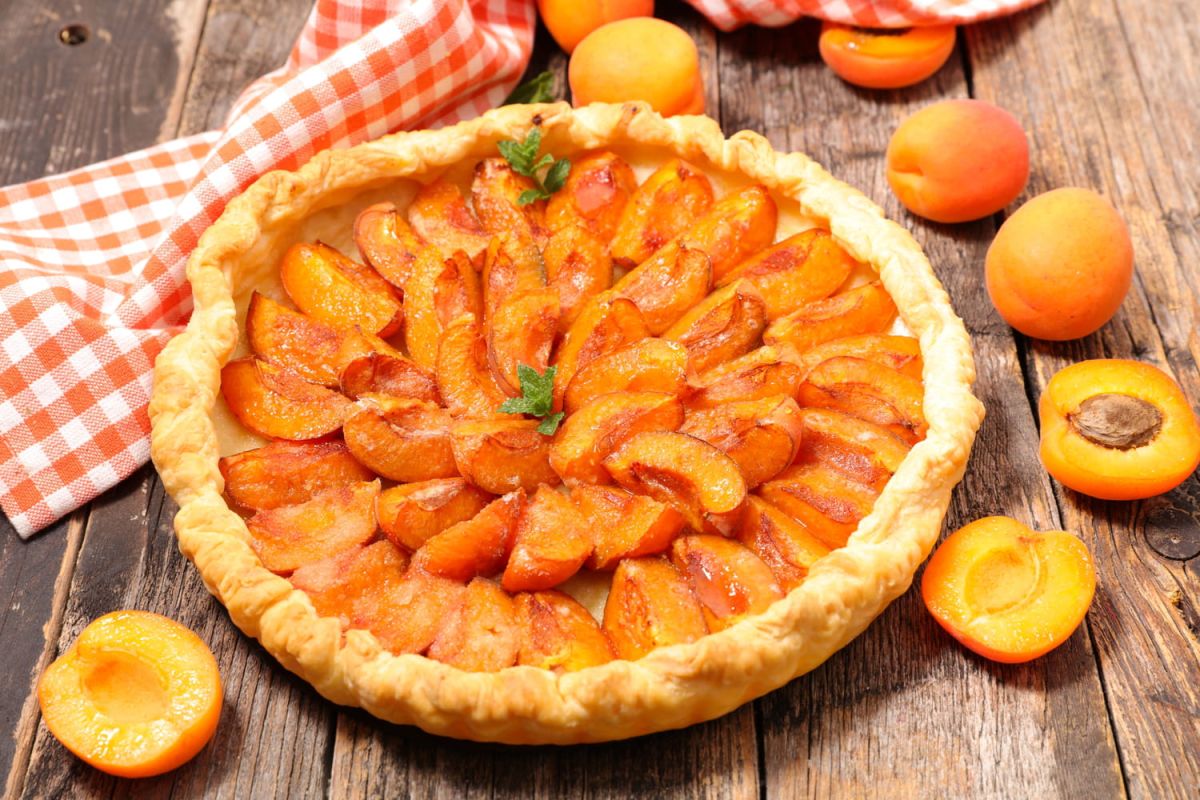 Une tarte aux abricots parfumée à la lavande : le secret de Julie Andrieu