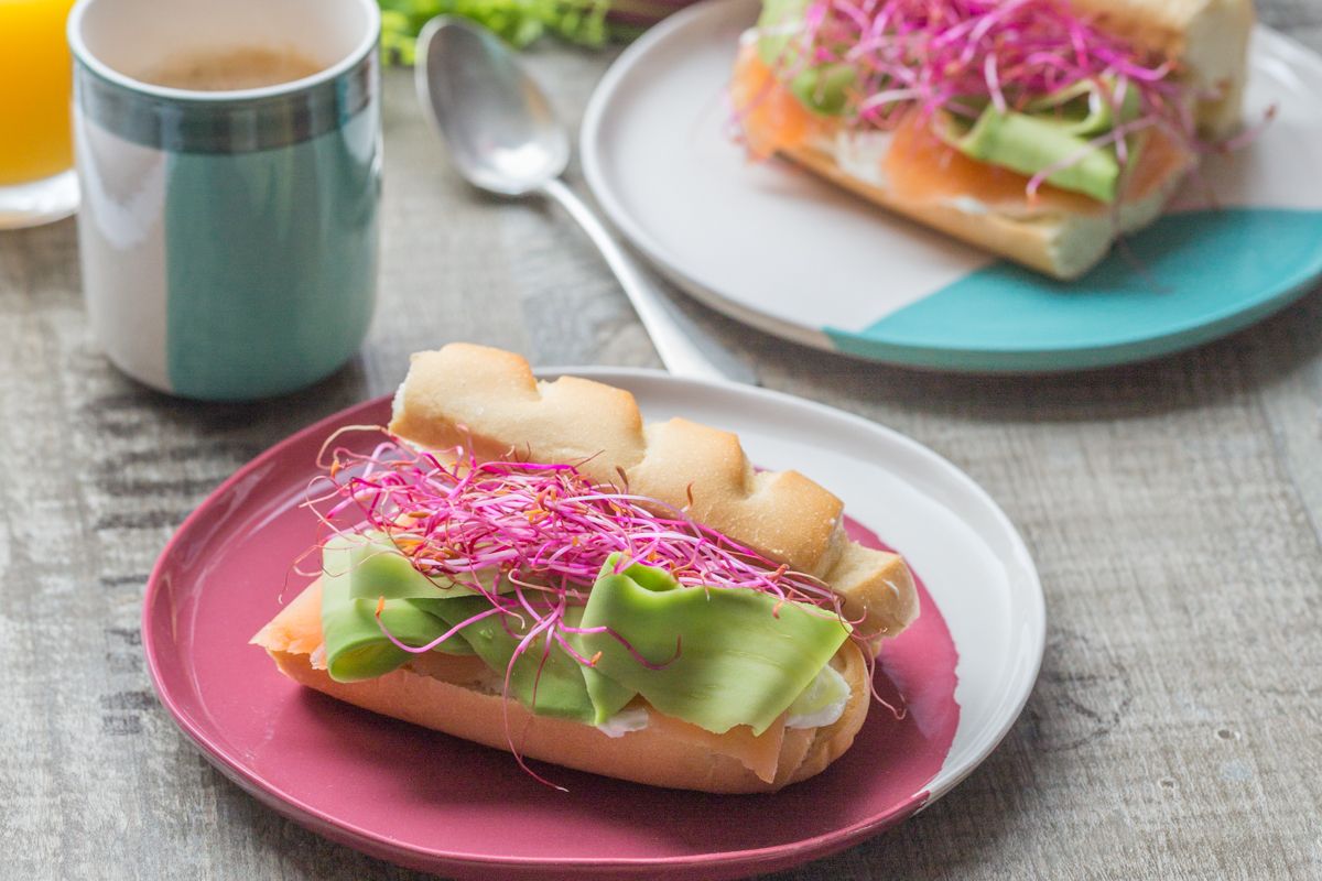 Un brunch convivial avec un sandwich onctueux et un jeu concours passionnant