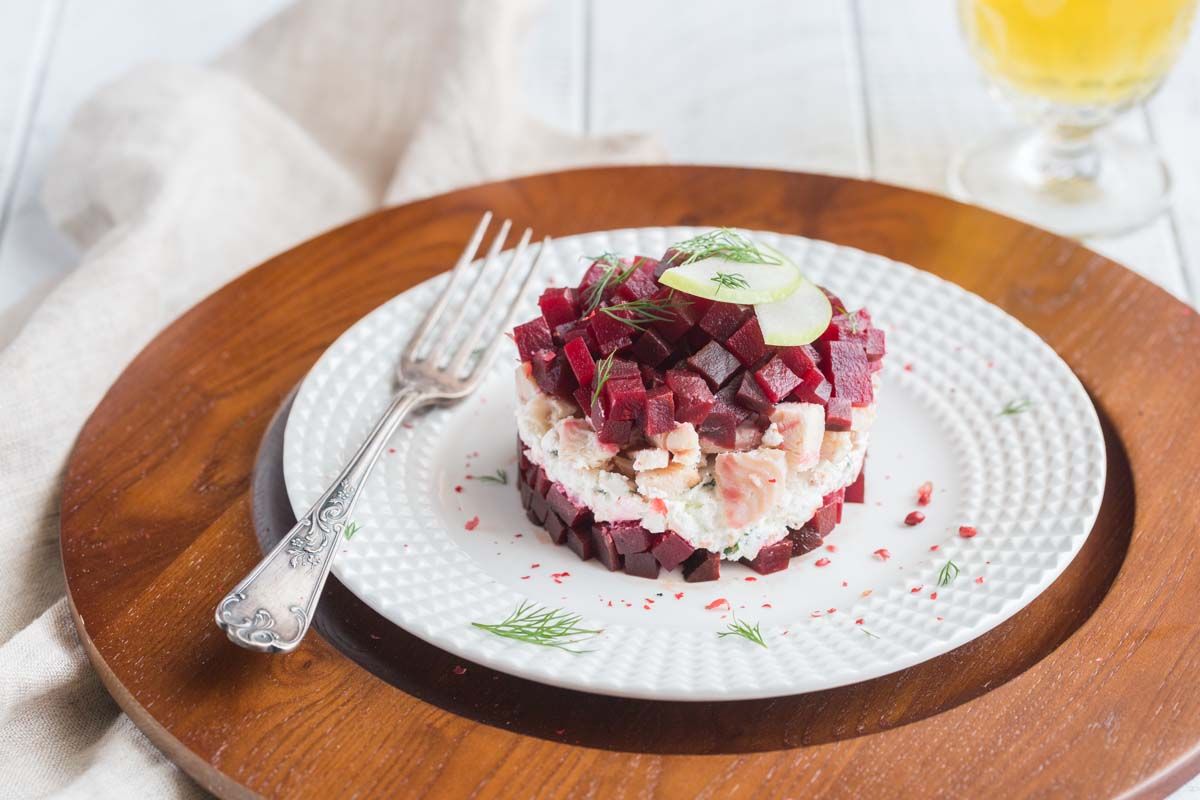 Tartare de betterave, truite fumée et fromage frais