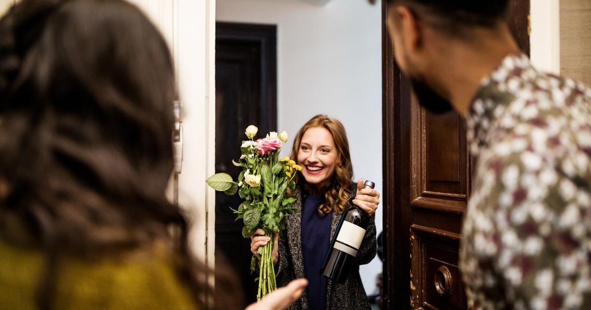 Les règles de savoir-vivre pour vos dîners : ce qu'il faut apporter